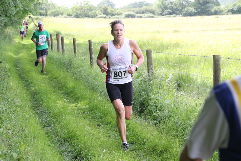 photo 1476 of a runner