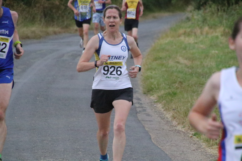 photo 1099 of a runner