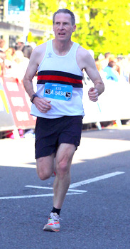 This photo is of Les Newell. It was taken by SussexSportPhotography