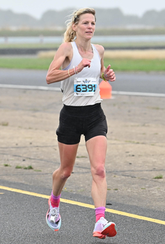 This photo is of Sophie Carter. It was taken by runthrough